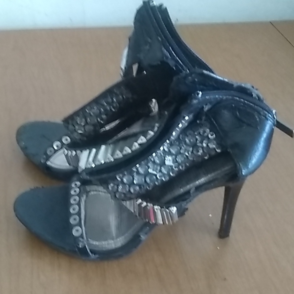 Heels - Picture 2 of 2